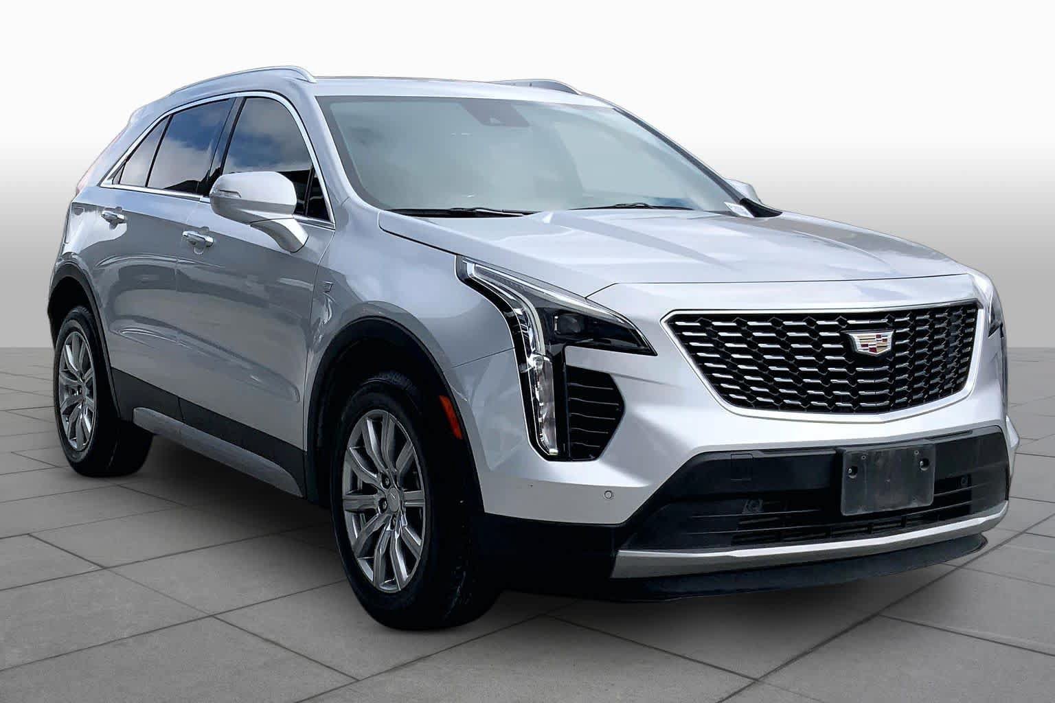 Used 2022 Cadillac XT4 Premium Luxury w/ Safety Alert Package AWD/4WD image 2
