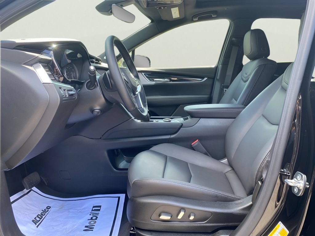Used 2025 Cadillac XT5 Premium Luxury w/ Technology Package AWD/4WD image 15