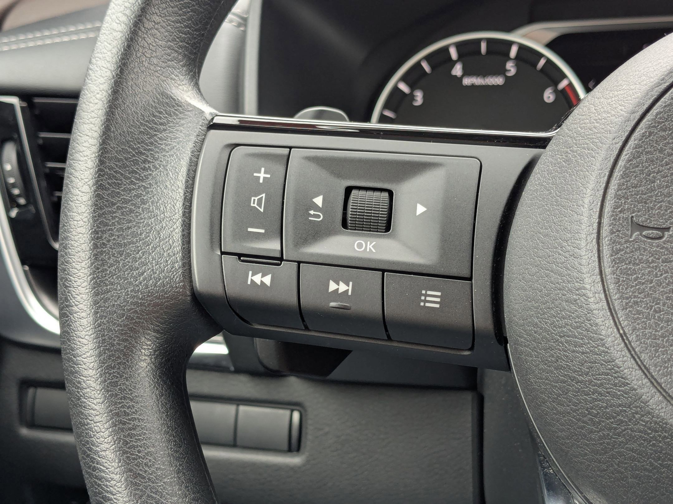 Certified 2022 Nissan Rogue SV image 14