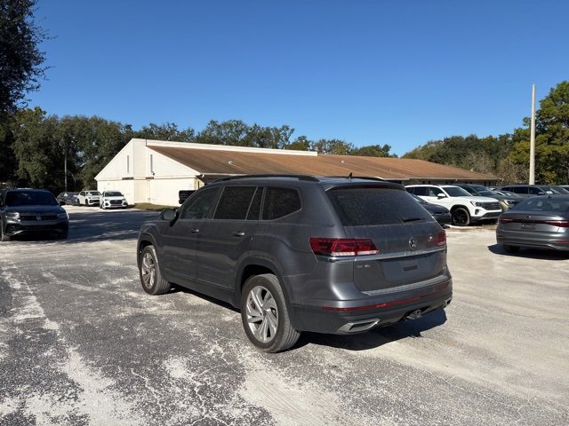 Used 2023 Volkswagen Atlas SE w/ Panoramic Sunroof Package image 3