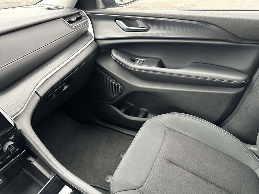 Used 2023 Jeep Grand Cherokee L Laredo w/ Luxury Tech Group I image 29