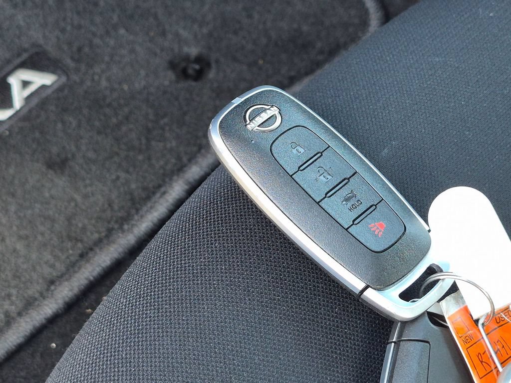 Certified 2025 Nissan Sentra SR FWD image 32