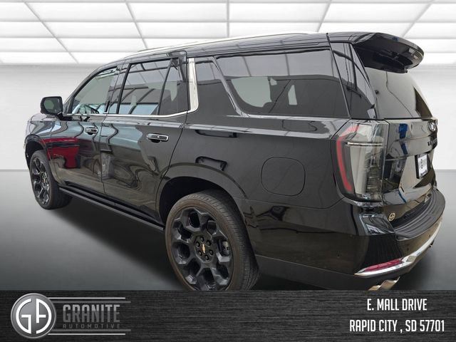 Used 2025 Chevrolet Tahoe High Country AWD/4WD image 3