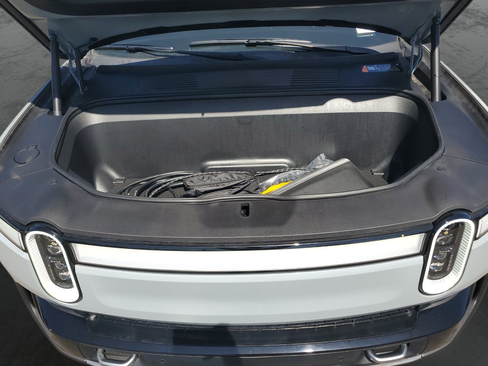 Used 2024 Rivian R1T Adventure Dual AWD/4WD image 9