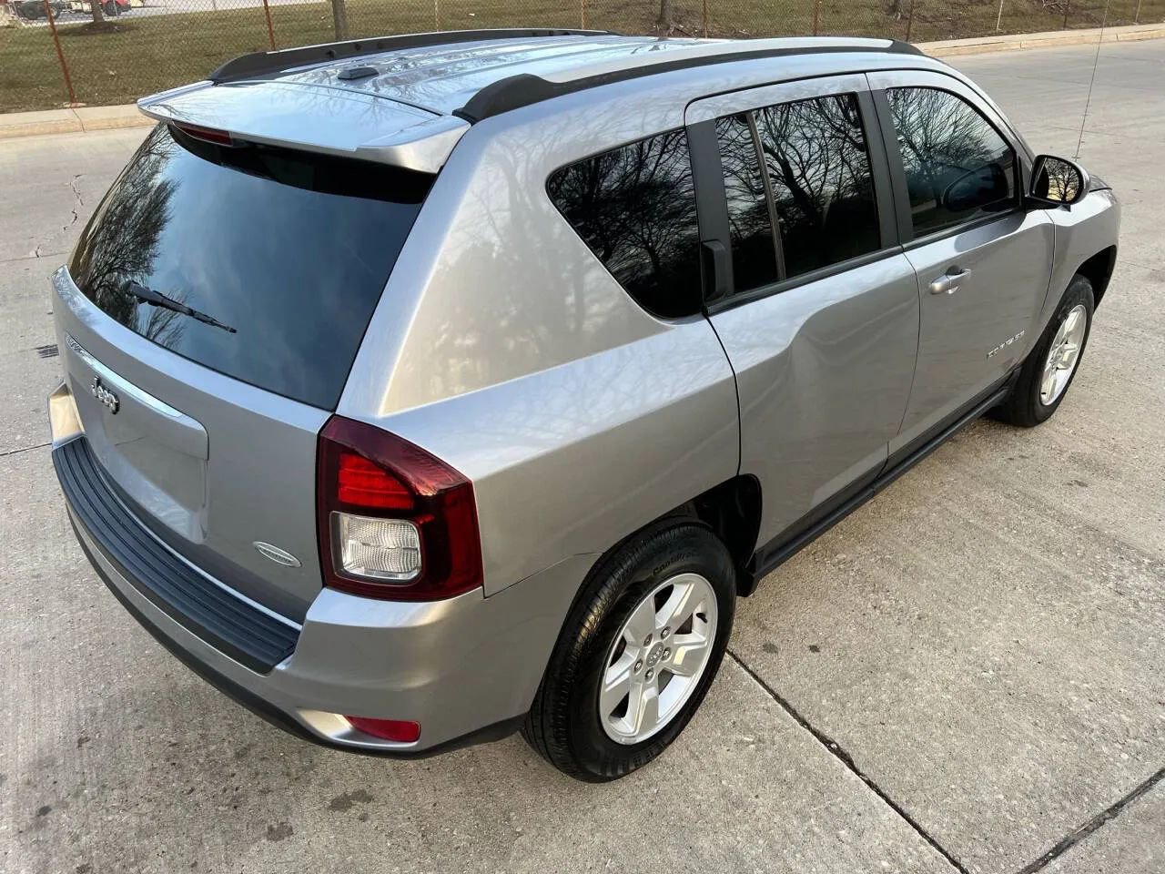 Used 2017 Jeep Compass Latitude image 6