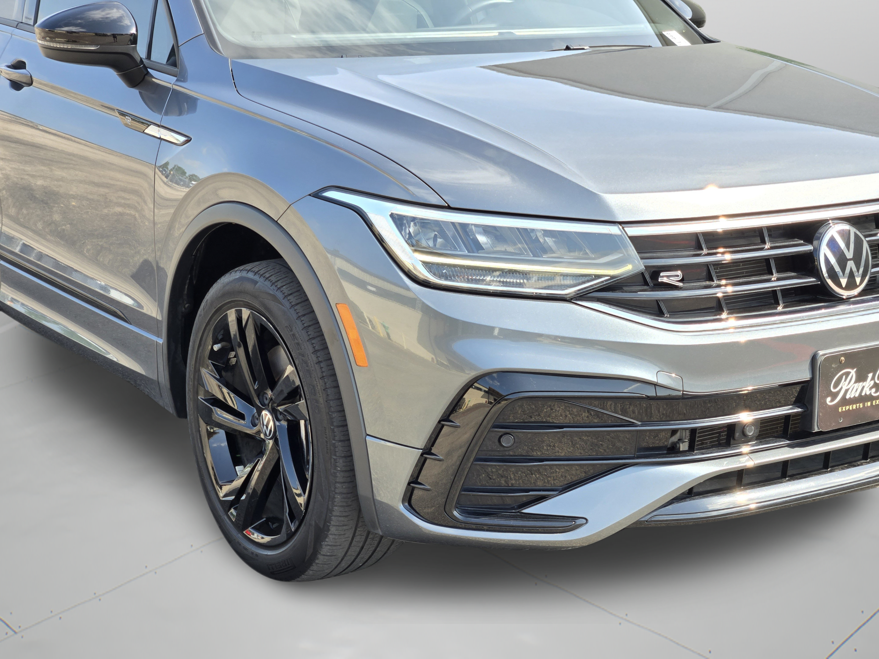 Used 2023 Volkswagen Tiguan SE R-Line FWD image 33