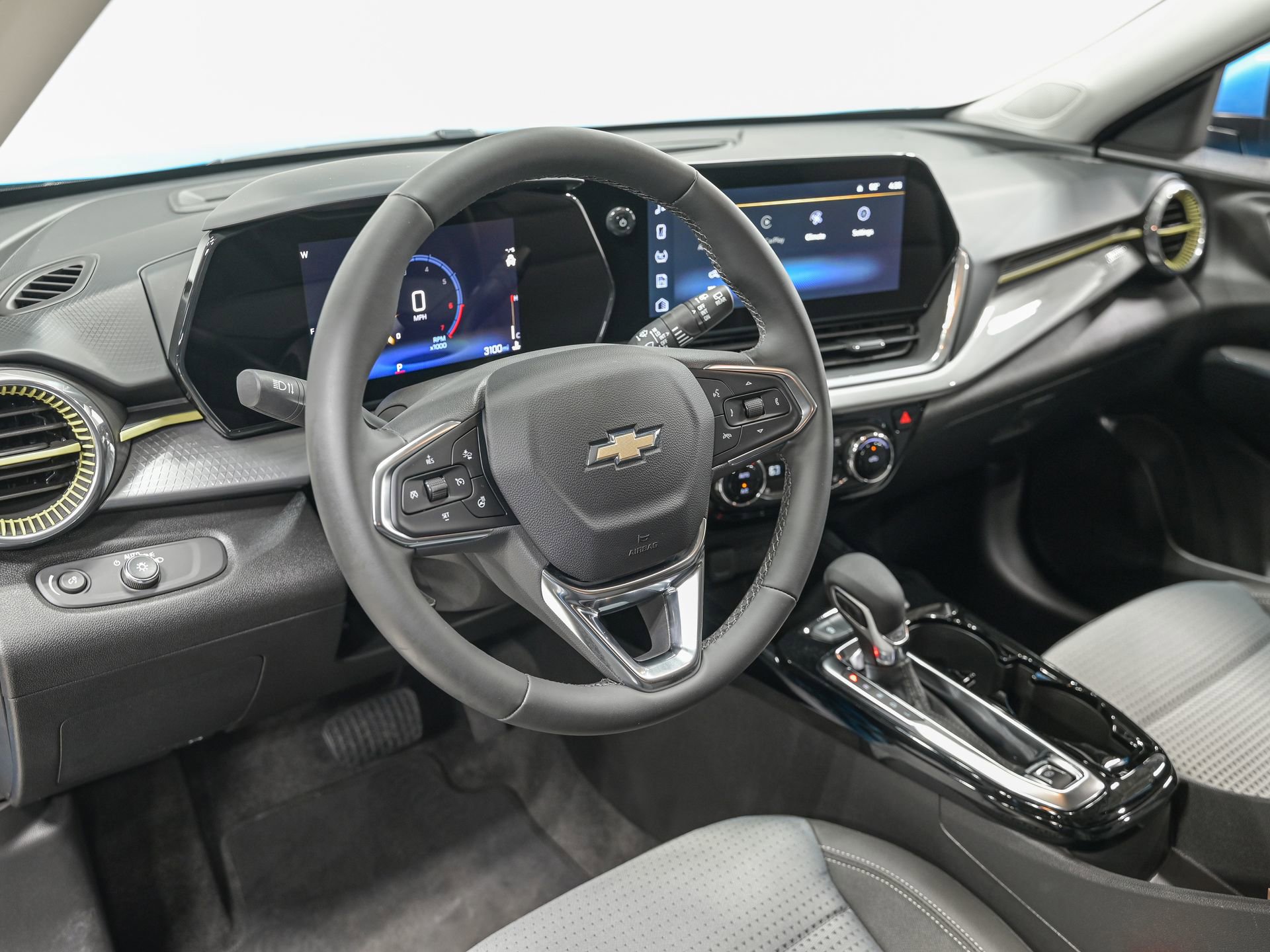 Used 2025 Chevrolet Trax LT w/ LT Convenience Package image 14