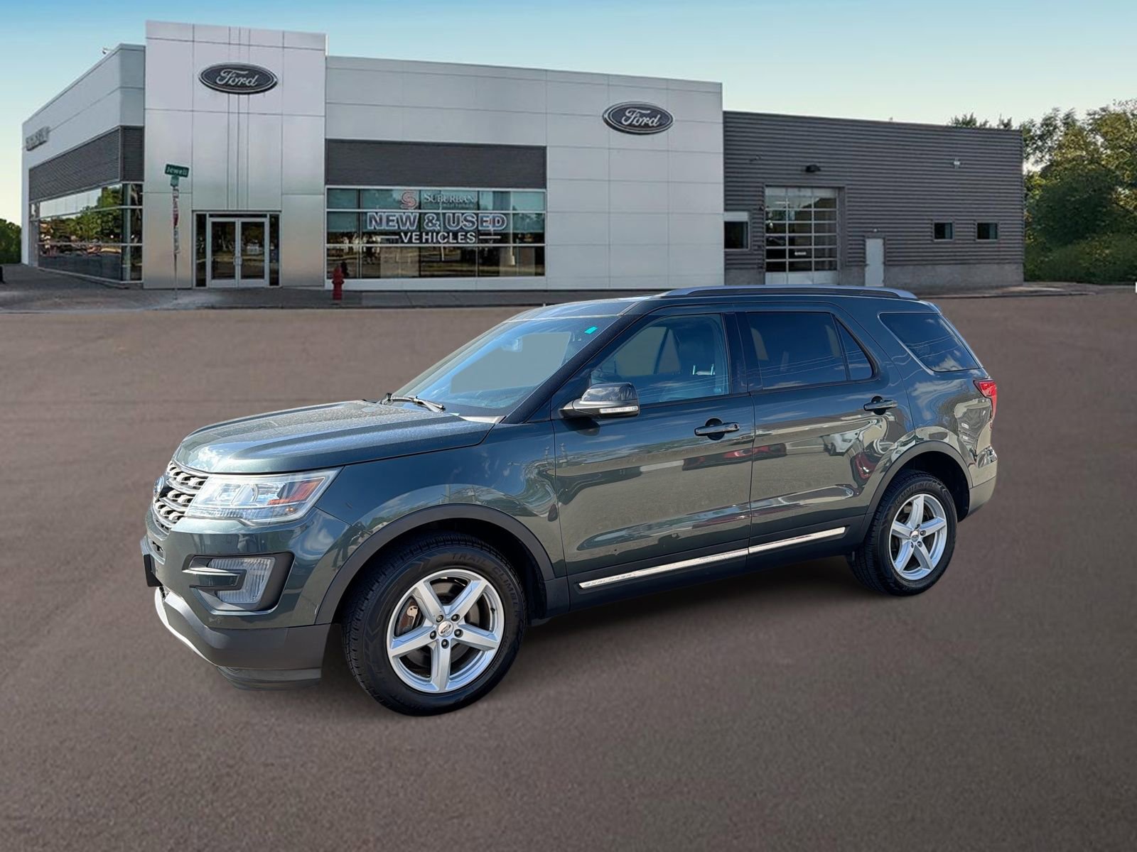 Used 2016 Ford Explorer XLT w/ Equipment Group 202A AWD/4WD image 1