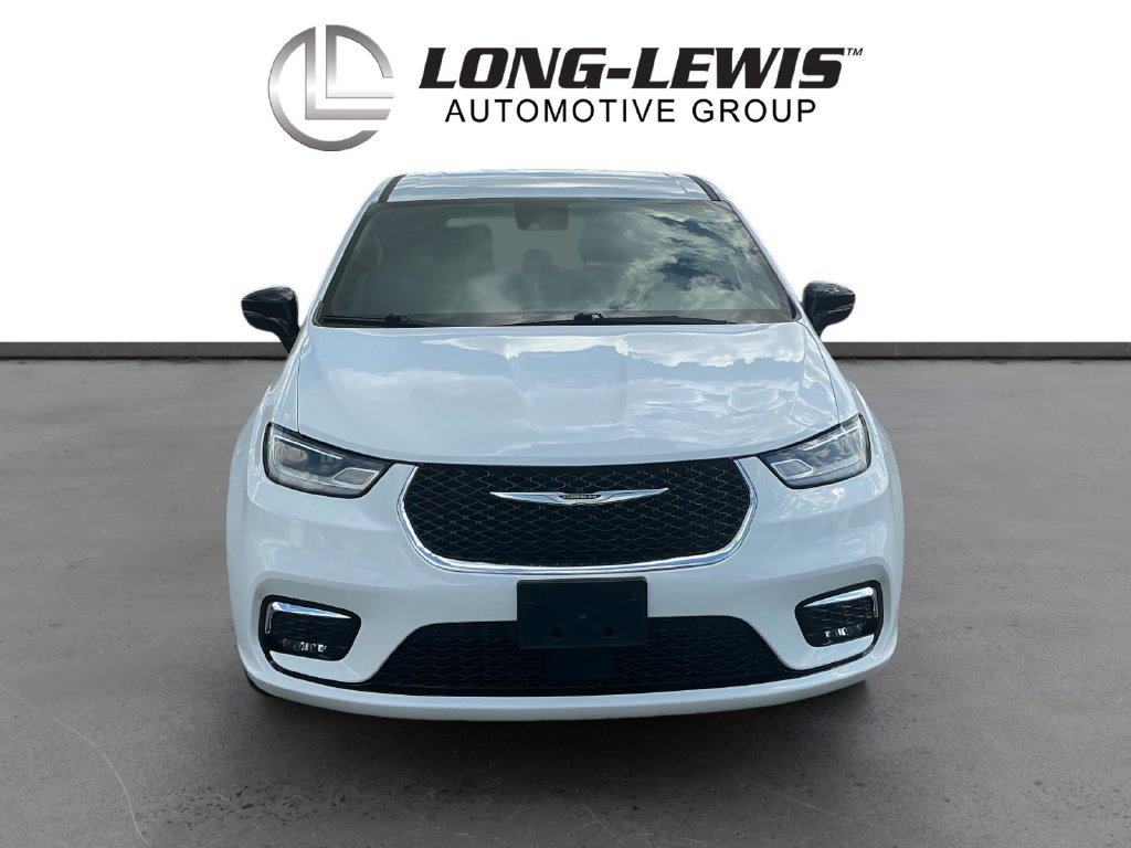 Used 2024 Chrysler Pacifica Touring FWD image 11