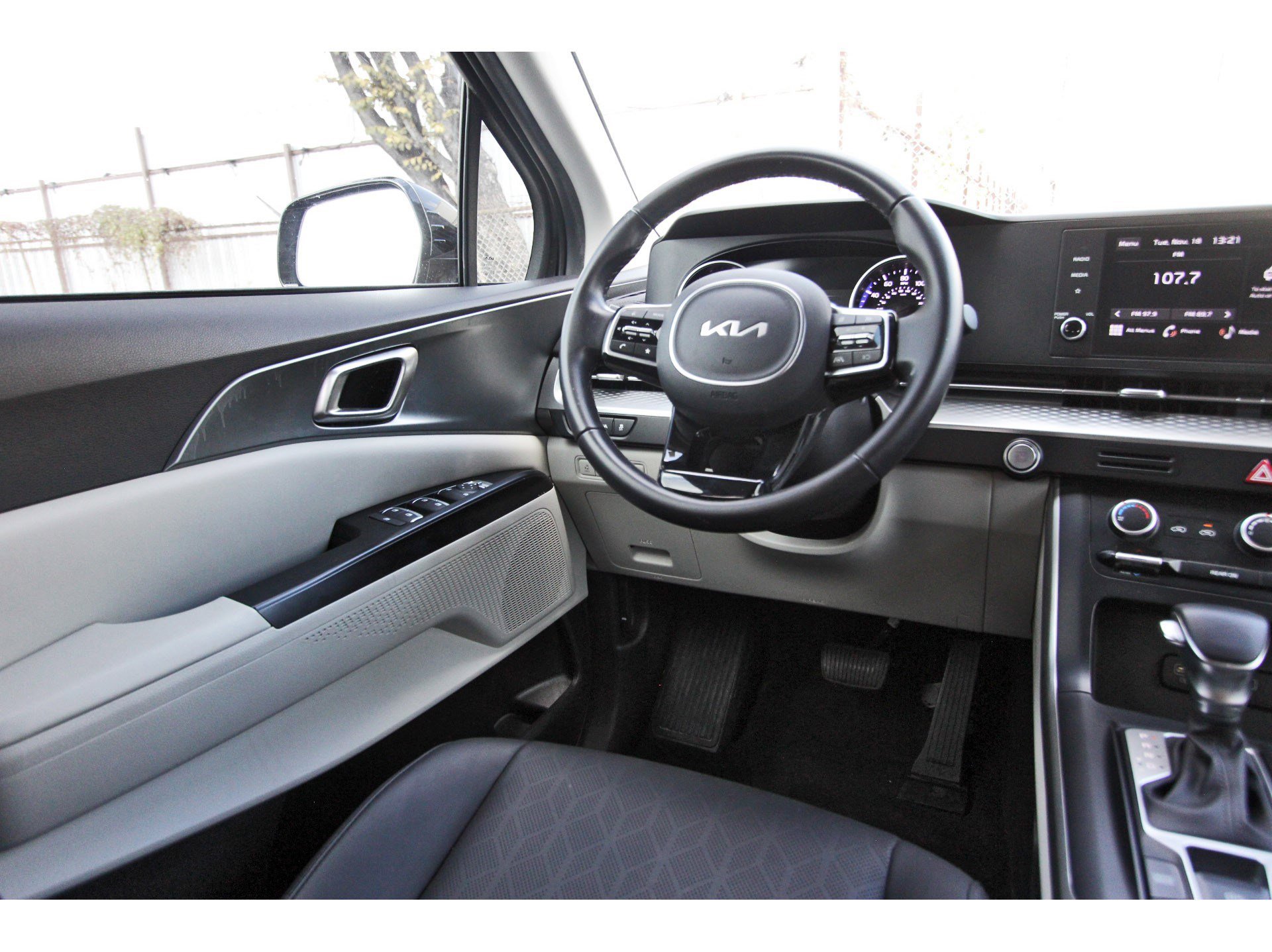 Certified 2024 Kia Carnival LX image 10