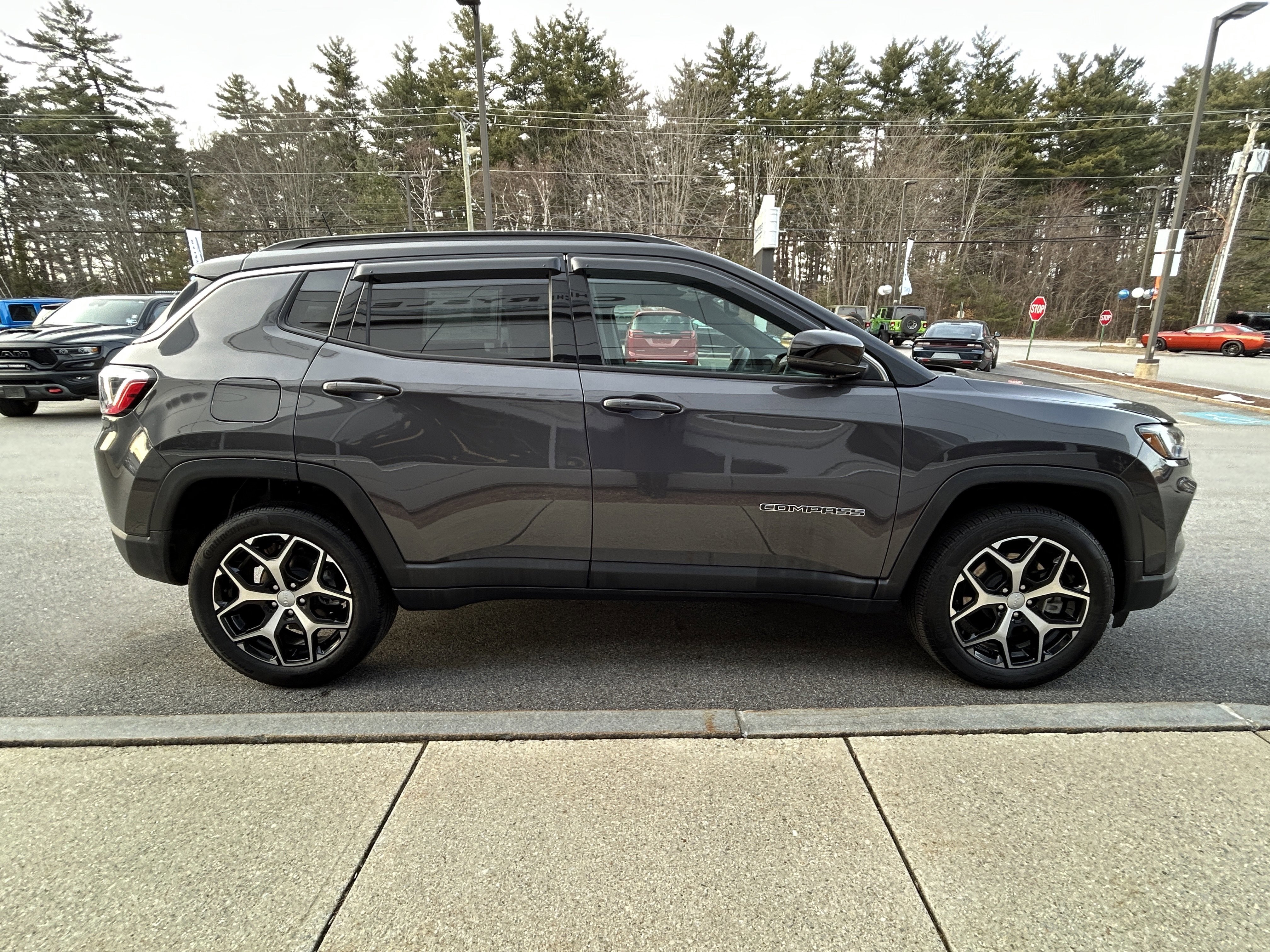 Certified 2024 Jeep Compass Limited AWD/4WD image 12