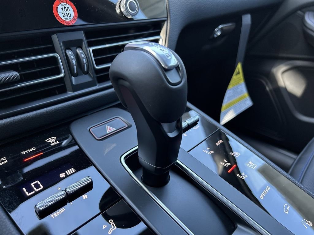 Certified 2025 Porsche Macan Turbo image 16
