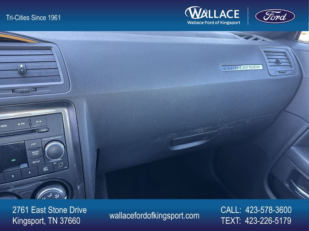 Used 2010 Dodge Challenger SE image 12