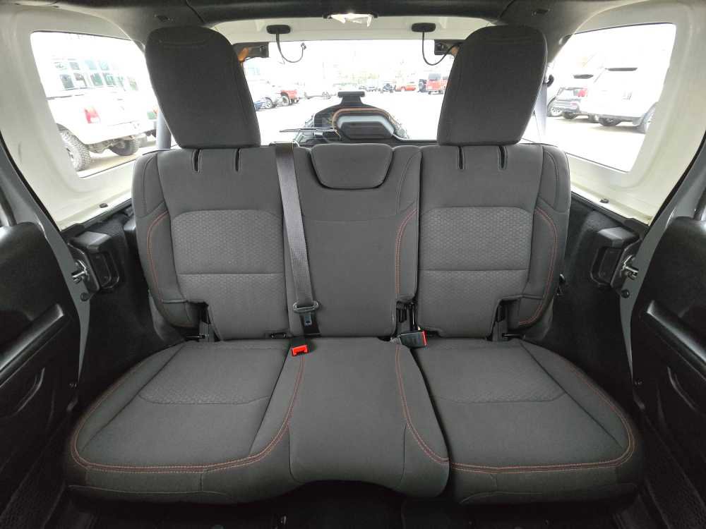 Used 2021 Jeep Wrangler Unlimited Rubicon w/ Uconnect 4C Nav & Sound Group image 17