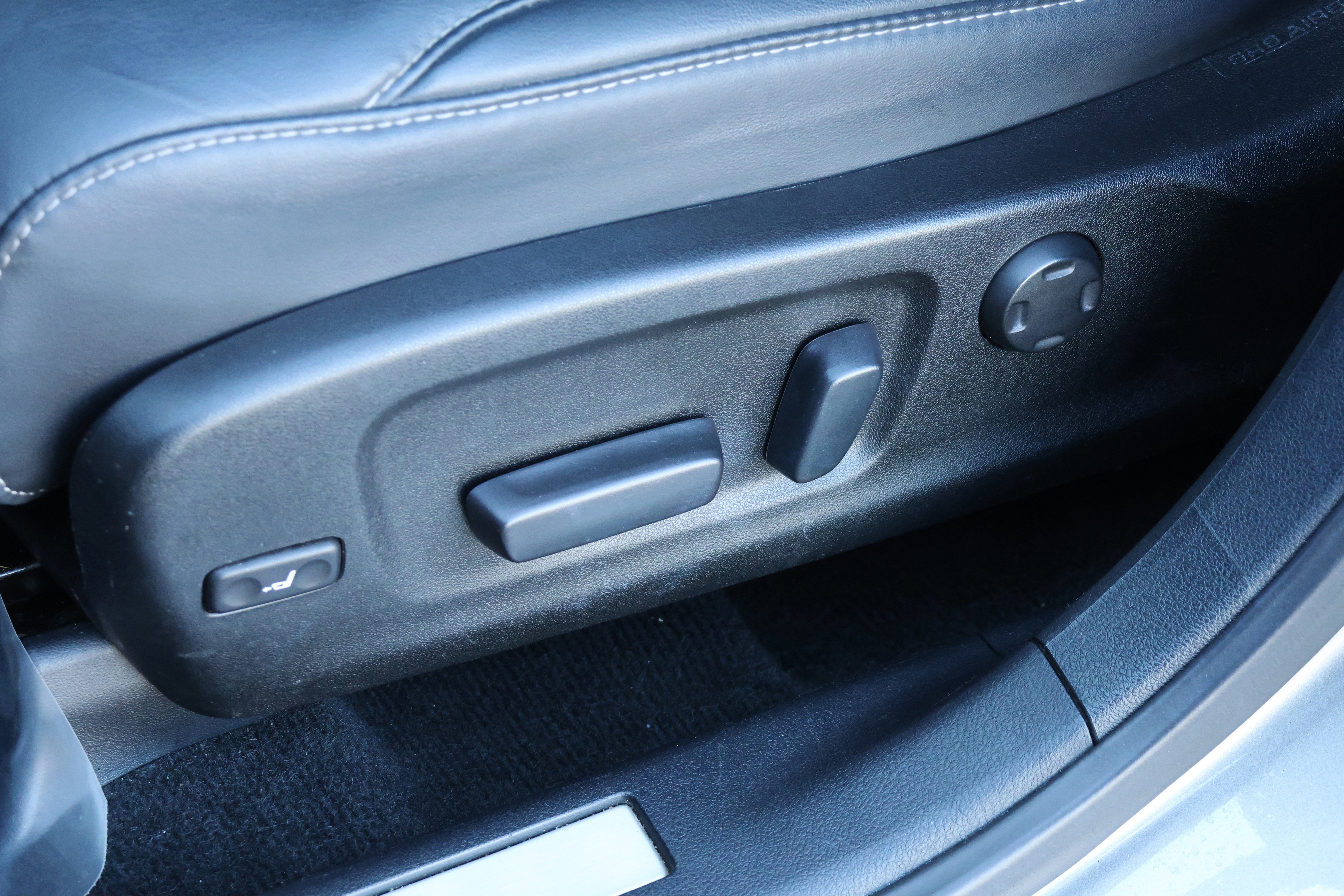 Used 2017 Lexus RX 450h AWD image 32