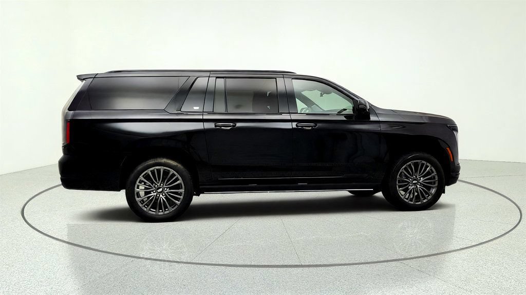 Used 2025 Cadillac Escalade ESV Sport Platinum AWD/4WD image 4