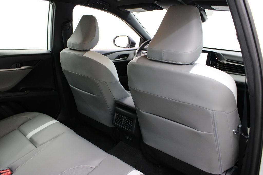 Used 2025 Toyota Camry SE FWD image 19
