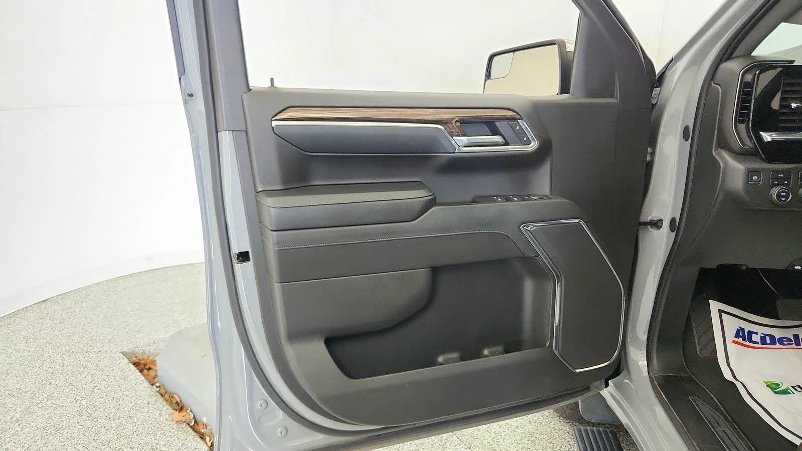 Used 2024 Chevrolet Silverado 1500 LT AWD/4WD image 26