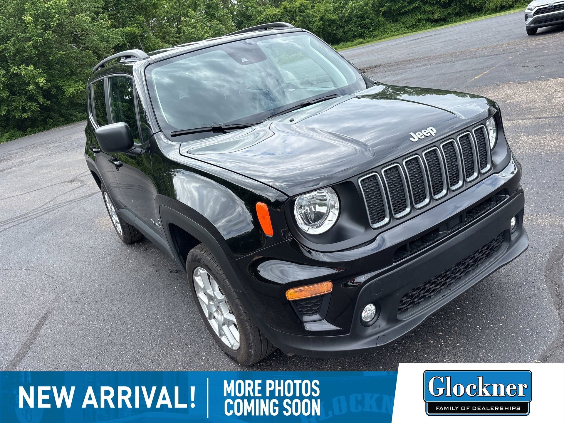 Used 2022 Jeep Renegade Latitude w/ Convenience Group AWD/4WD image 3