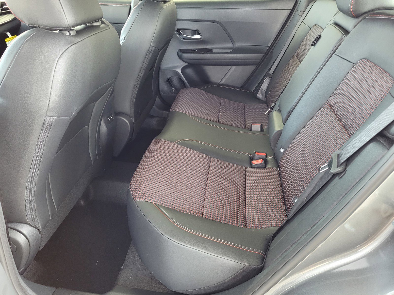 New 2026 Nissan Kicks SR w/ Cold Weather Package image 7