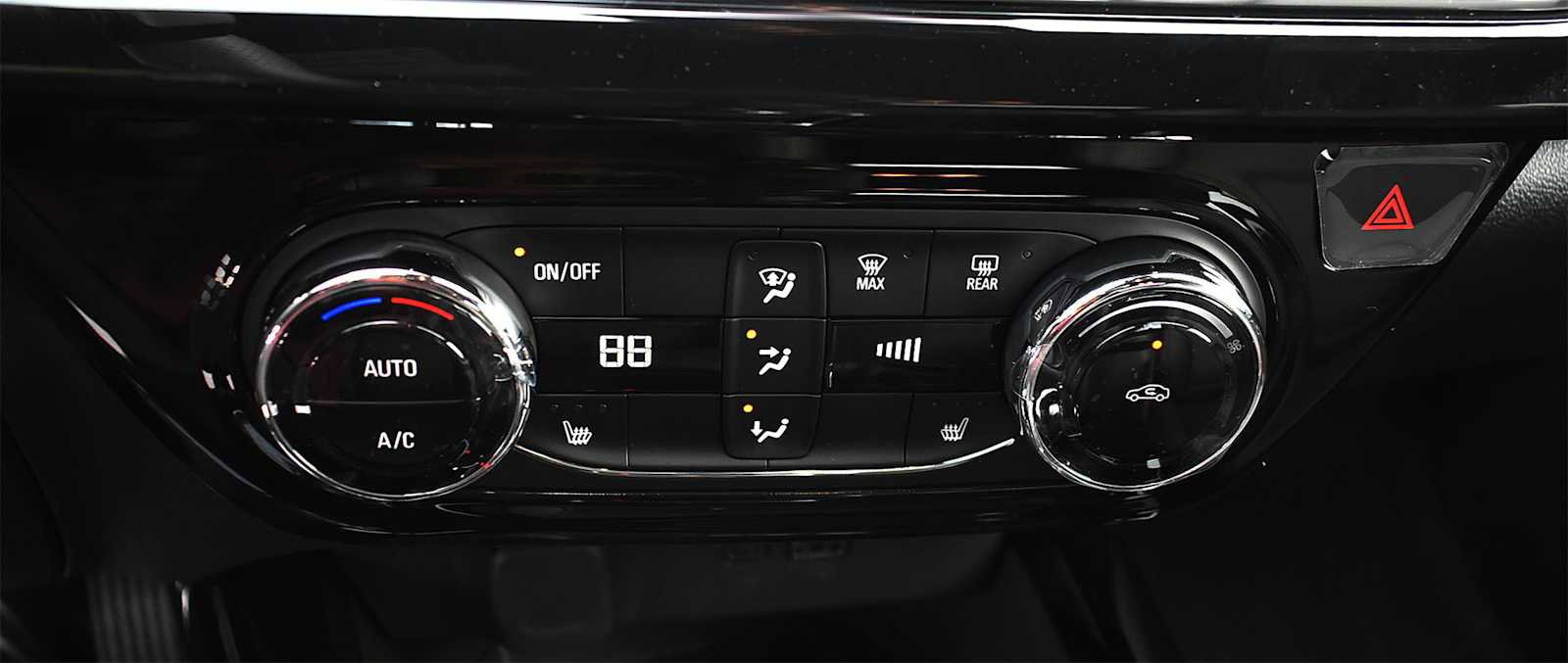 New 2026 Chevrolet Trax RS w/ Sunroof Package image 20