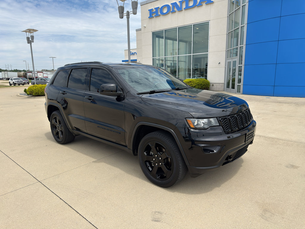 Used 2018 Jeep Grand Cherokee Laredo AWD/4WD image 3