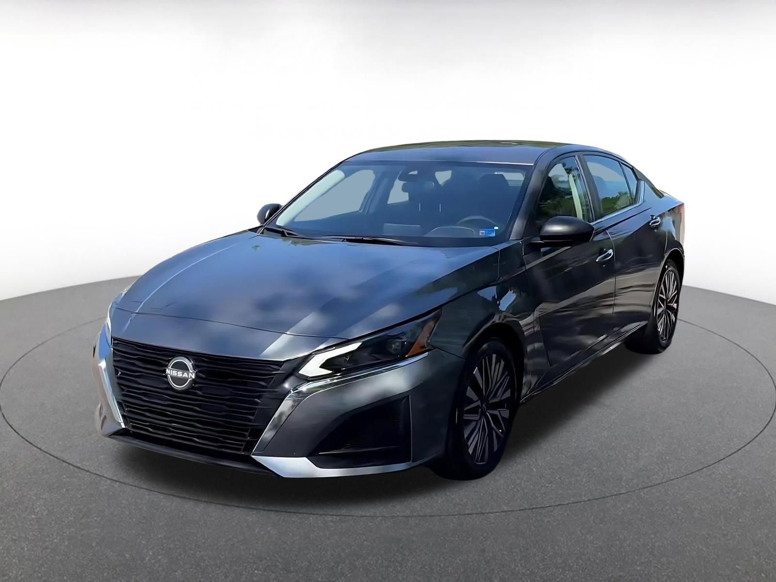 Used 2025 Nissan Altima 2.5 SV FWD image 7