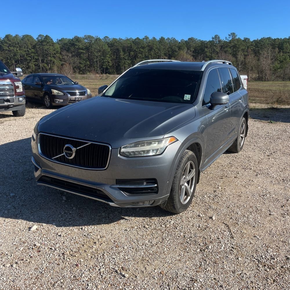 Used 2017 Volvo XC90 T5 Momentum w/ Vision Package image 2