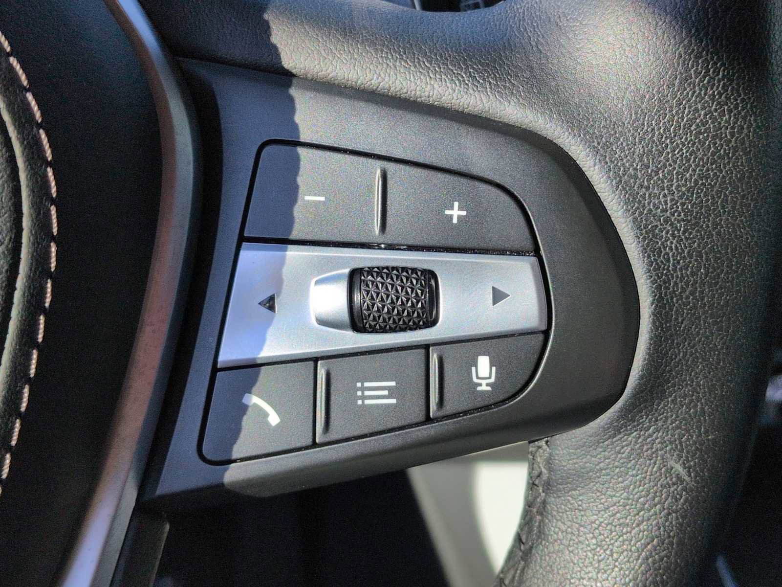 Used 2024 BMW X5 xDrive40i w/ Parking Assistance Package image 25