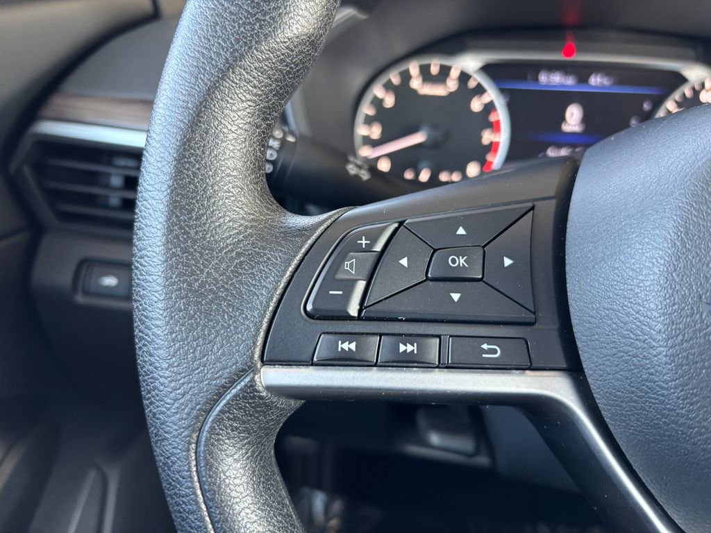 Used 2024 Nissan Altima 2.5 SV image 11