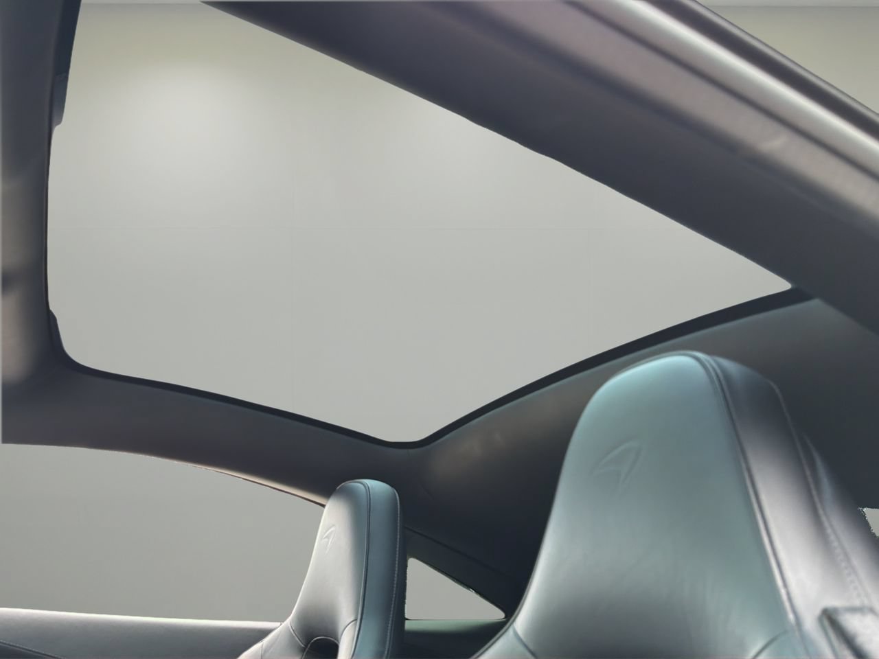 Used 2020 McLaren GT RWD image 23