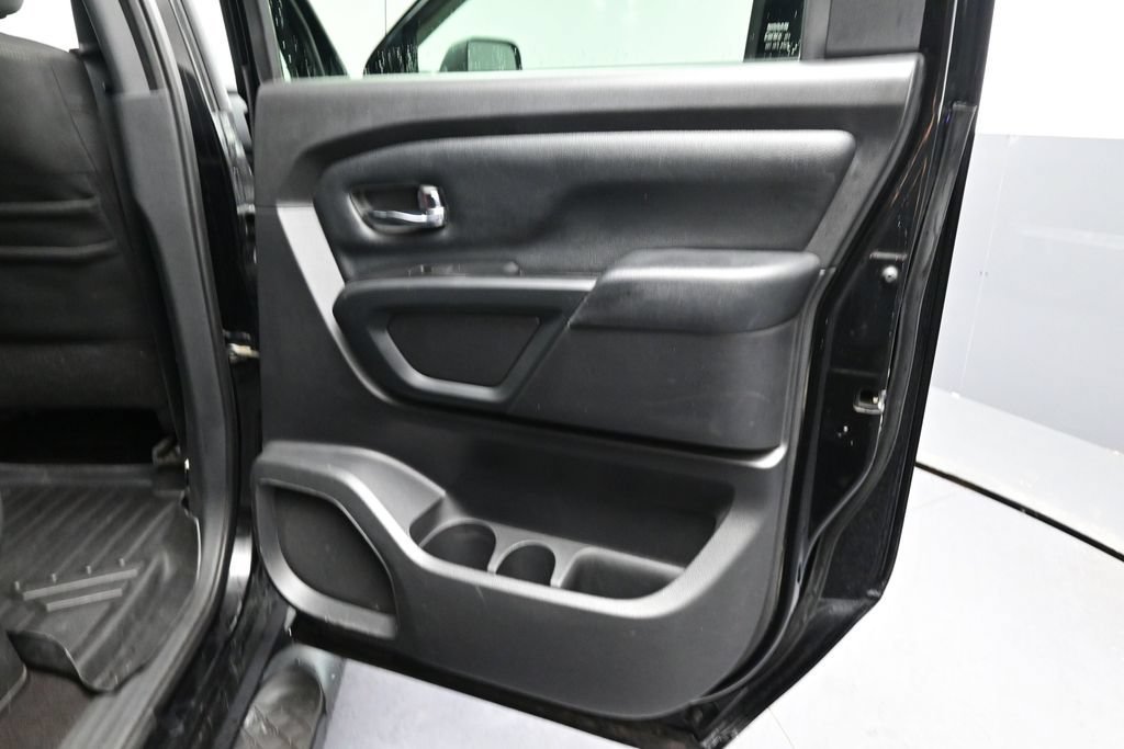 Used 2018 Nissan Titan SV AWD/4WD image 19