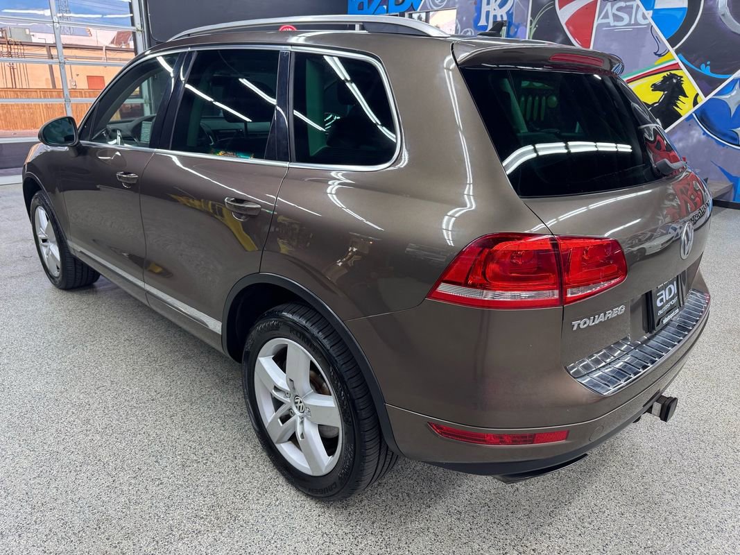 Used 2014 Volkswagen Touareg Sport image 3