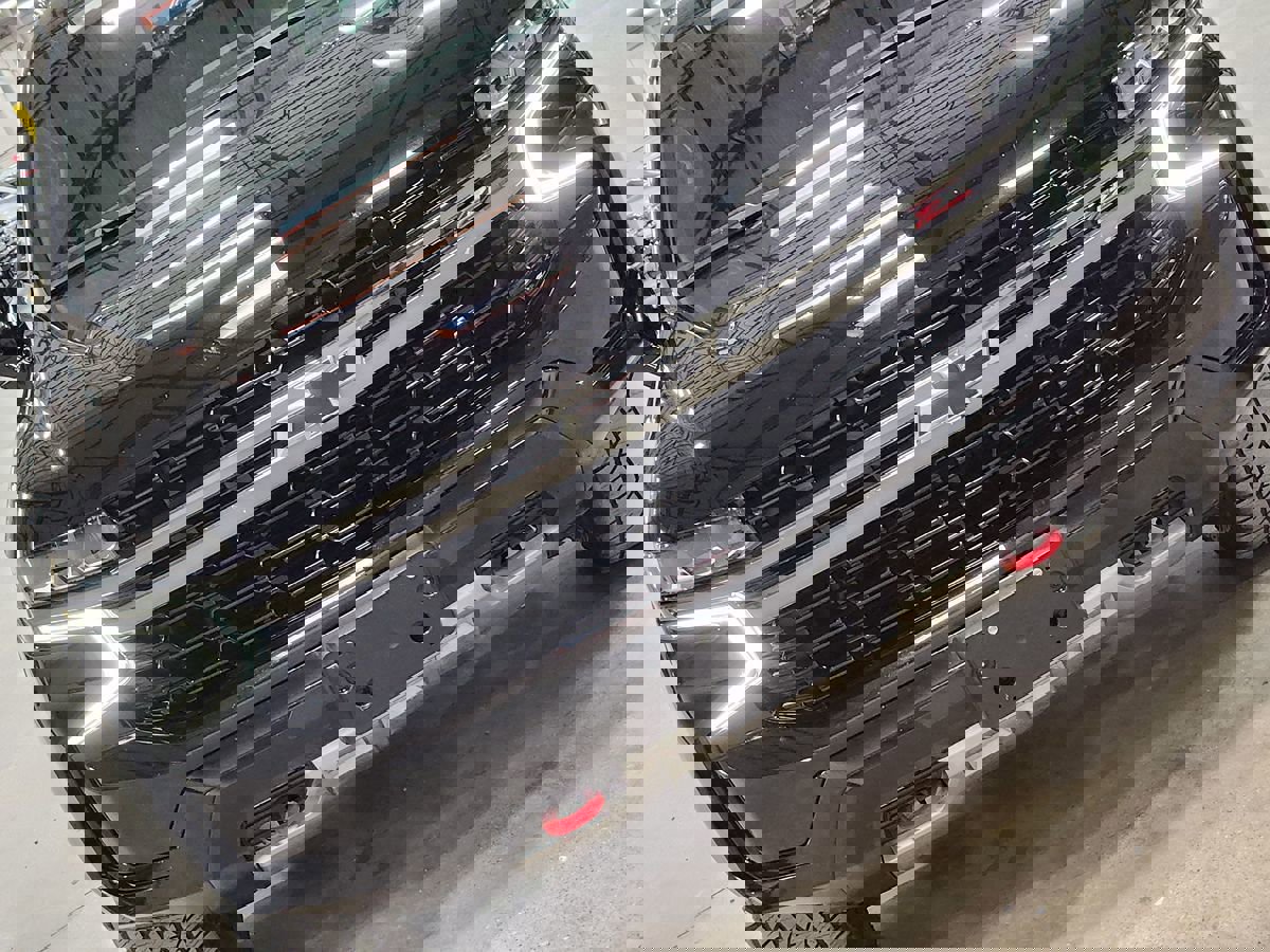 Used 2021 Chevrolet Suburban Z71 image 19