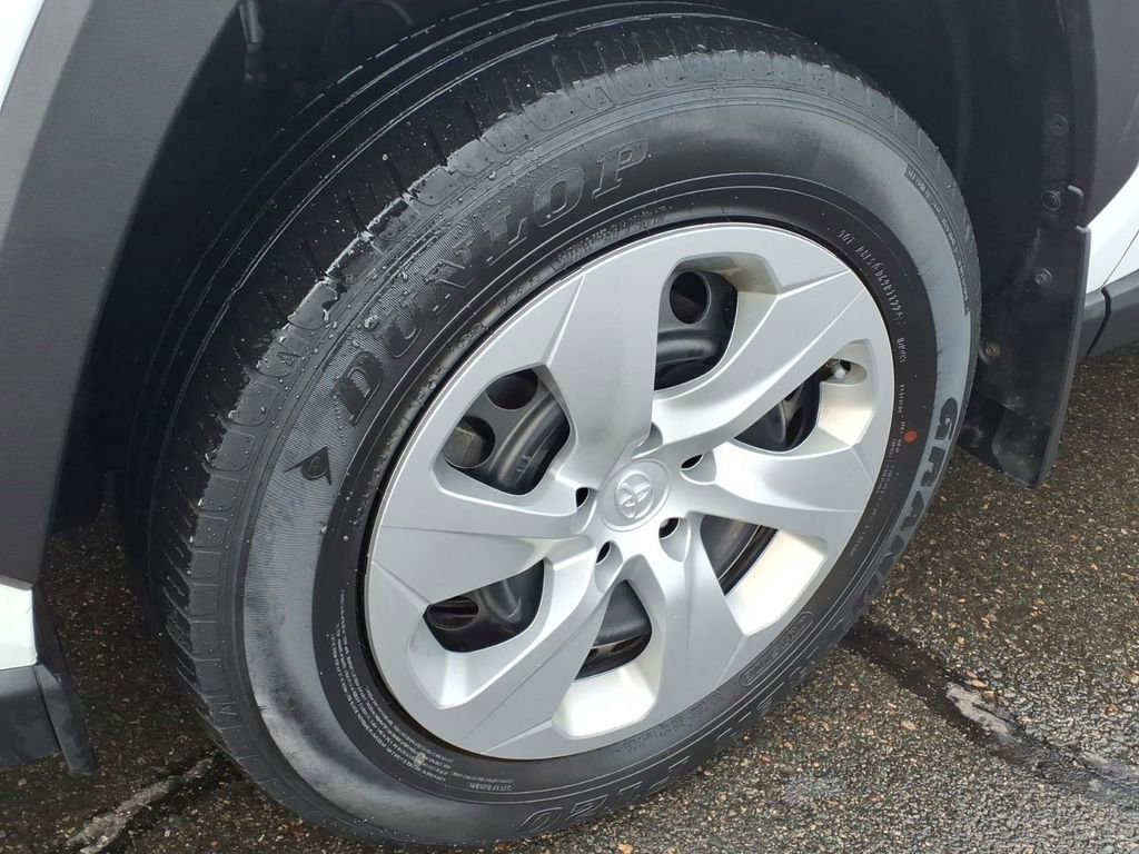 Certified 2022 Toyota RAV4 LE image 10