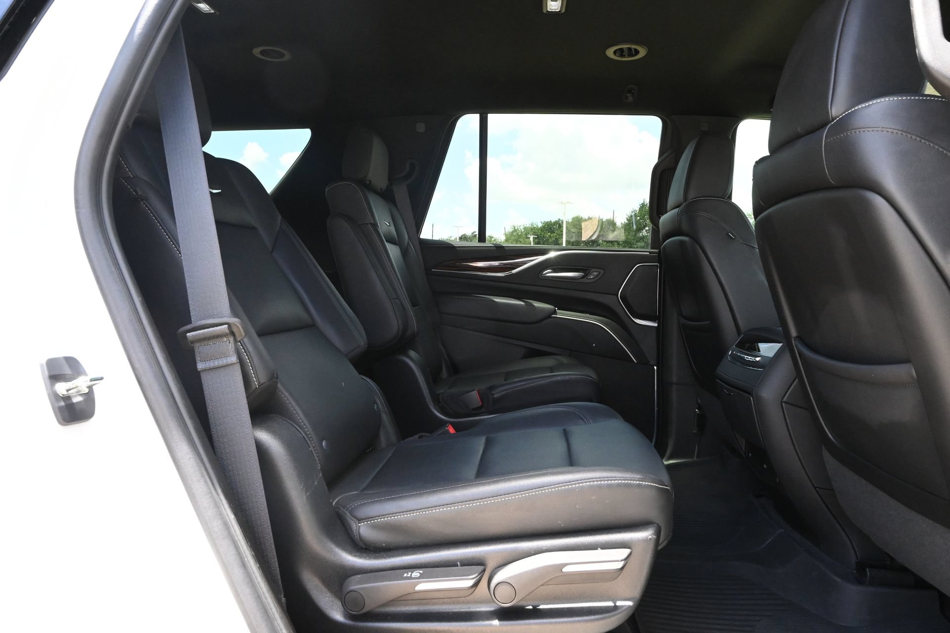 Certified 2023 Cadillac Escalade Luxury w/ LPO, Floor Liner Package RWD image 23