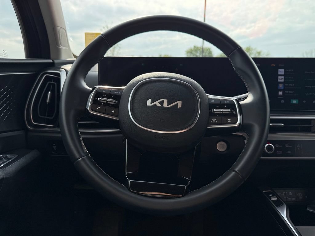 Used 2025 Kia Sorento S FWD image 13