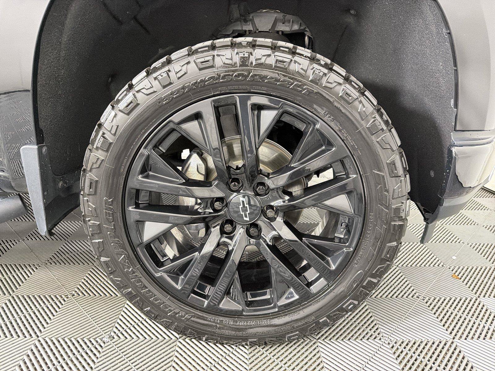 Used 2021 Chevrolet Silverado 1500 High Country w/ Technology Package AWD/4WD image 10