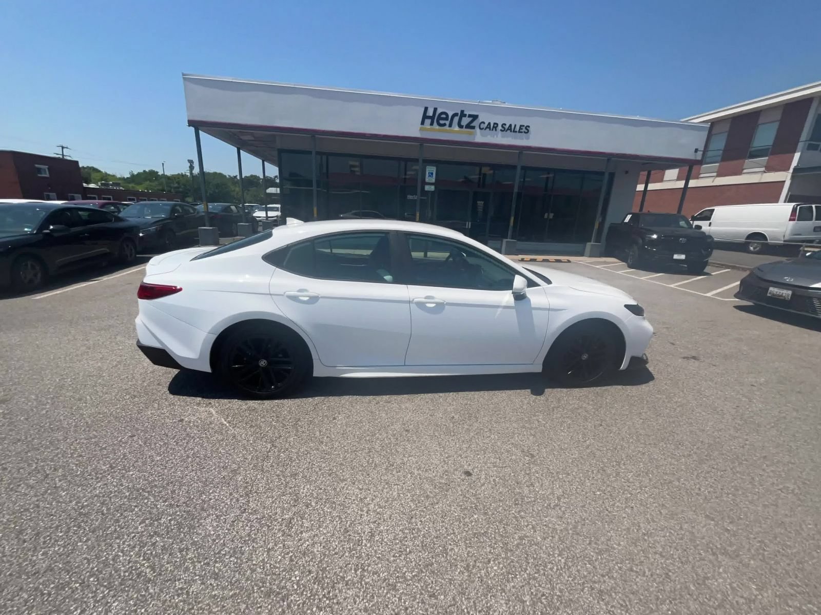 Used 2025 Toyota Camry SE FWD image 16