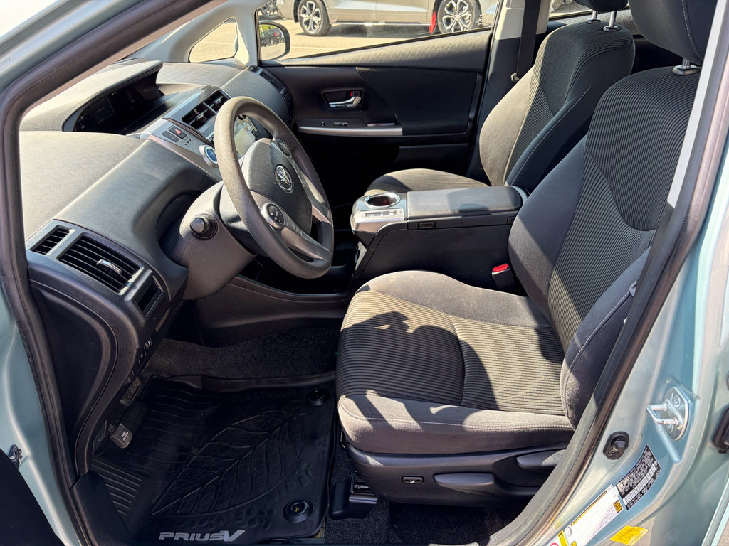 Used 2017 Toyota Prius V Three FWD image 3