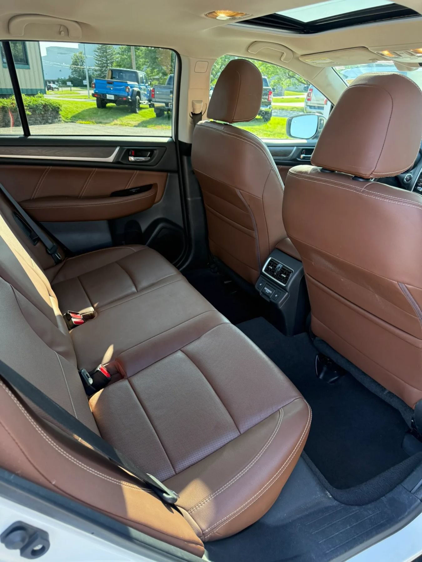 Used 2018 Subaru Outback 3.6R Touring AWD/4WD image 20