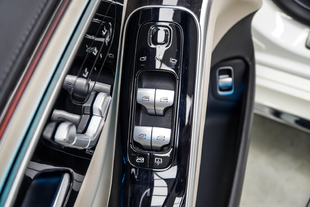 Used 2023 Mercedes-Benz S 500 4MATIC image 45