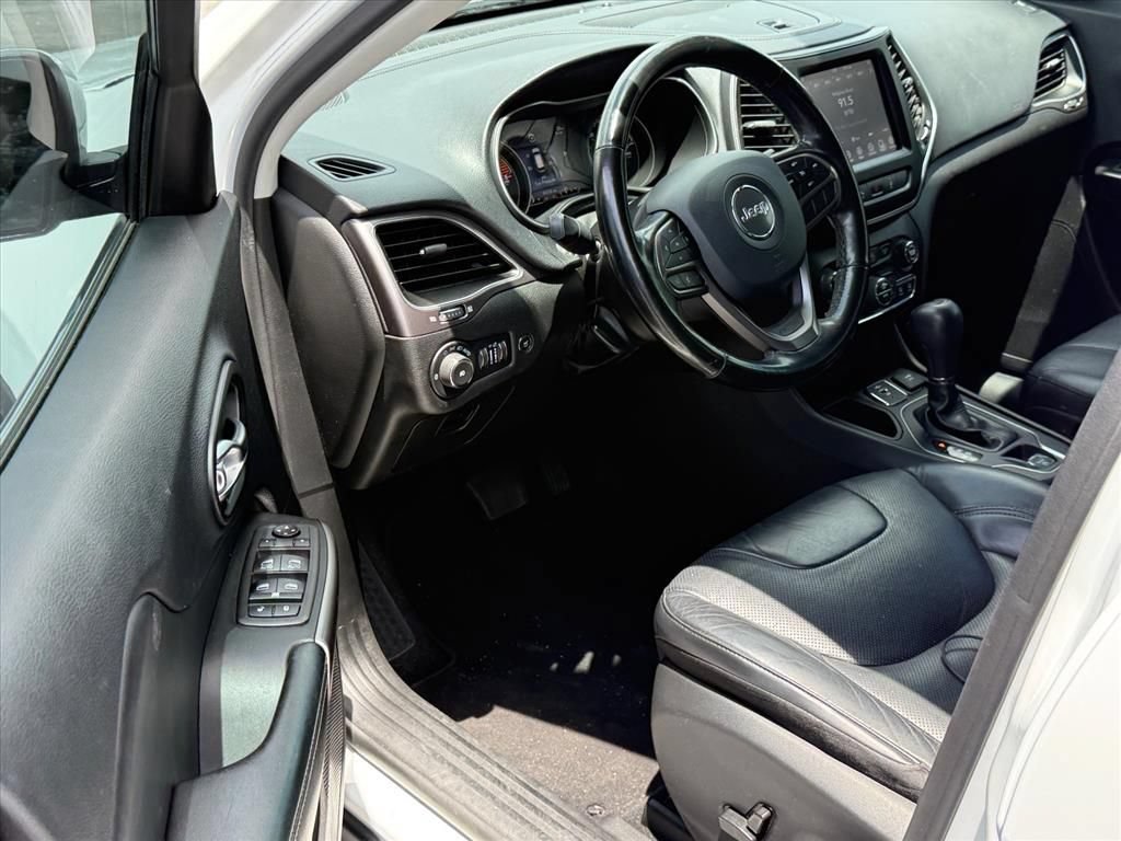 Used 2021 Jeep Cherokee Latitude Lux w/ Comfort/Convenience Group FWD image 10