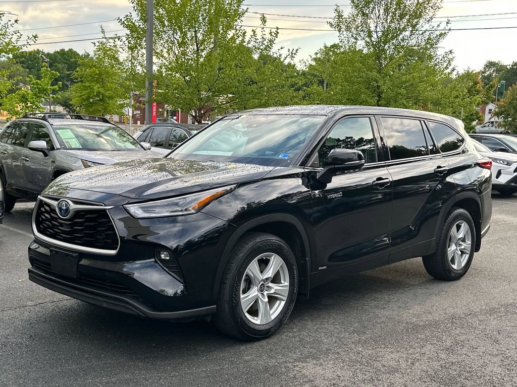 Used 2021 Toyota Highlander LE AWD/4WD image 2