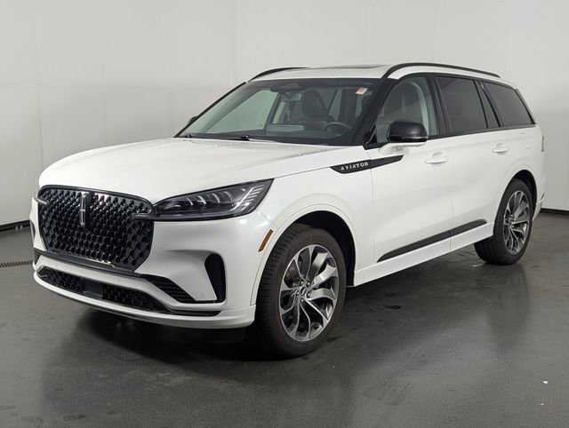Used 2025 Lincoln Aviator AWD w/ Jet Appearance Package image 4