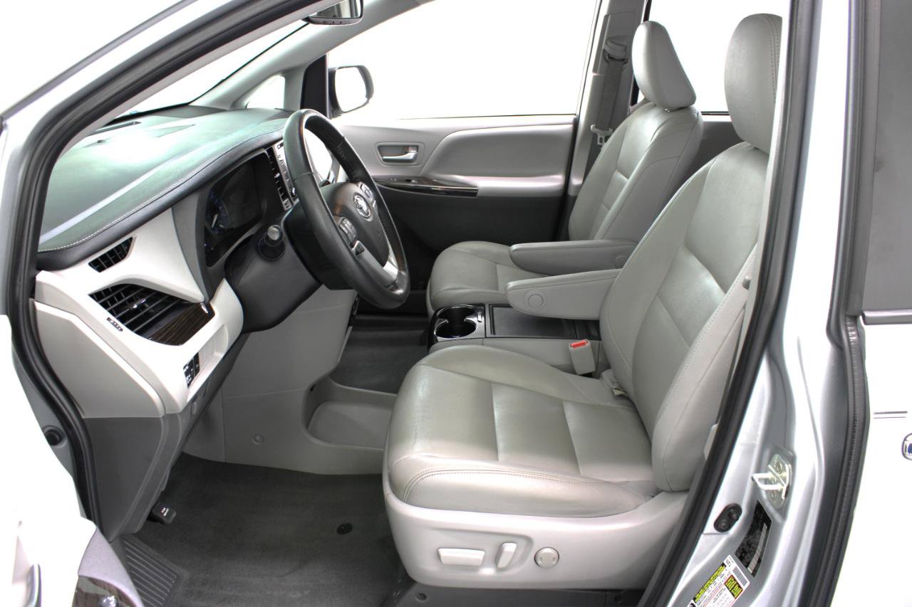 Used 2020 Toyota Sienna XLE Premium FWD image 24
