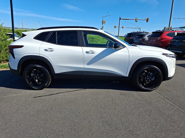 Used 2026 Chevrolet Trax LT w/ Driver Confidence Package FWD image 8