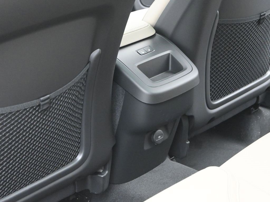 New 2026 Volvo XC60 B5 Plus w/ Protection Package Premier image 30