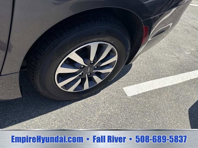 Used 2023 Chrysler Pacifica Touring-L FWD image 14