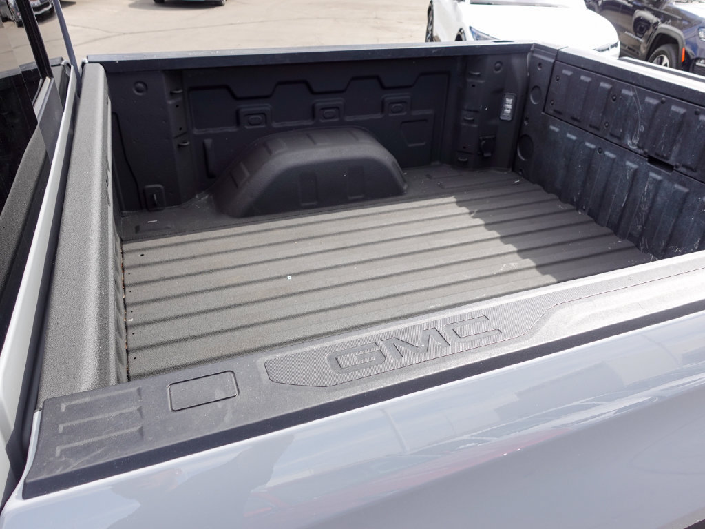 Used 2025 GMC Sierra 1500 AT4 w/ AT4 Premium Package AWD/4WD image 9